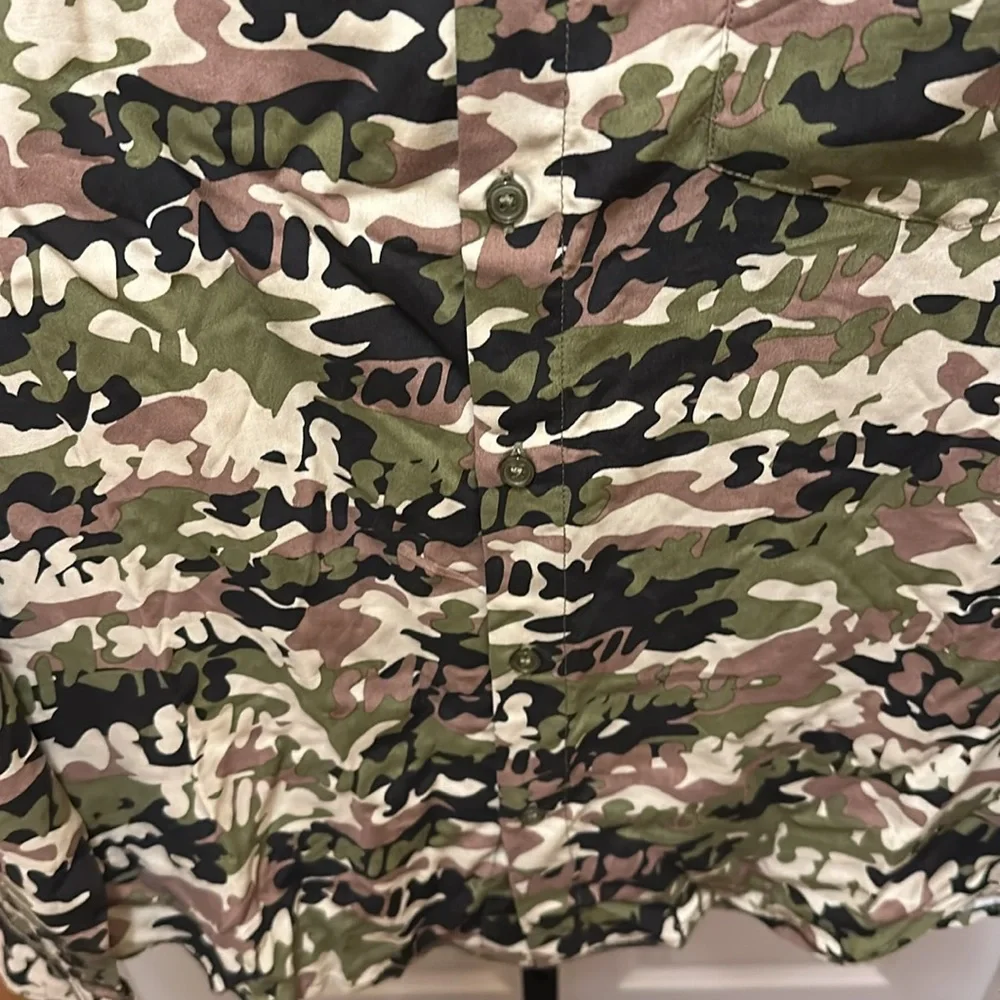 SKIMS COVER UP LONG SLEEVE BUTTON UP SHIRT in Camo Inspired Logo Print NEW